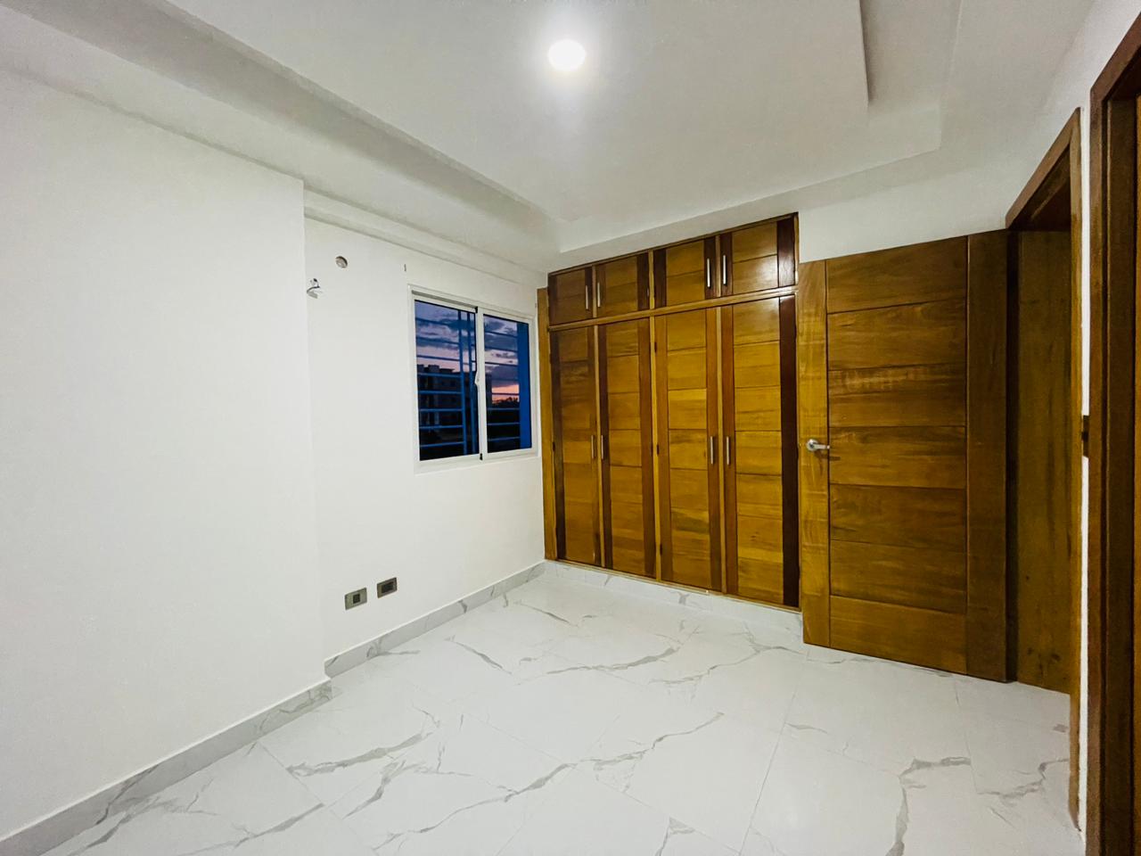 Apartamento en Prado Oriental 2do Piso con Amplia Terraza Prox. Al Lis Foto 7218293-5.jpg