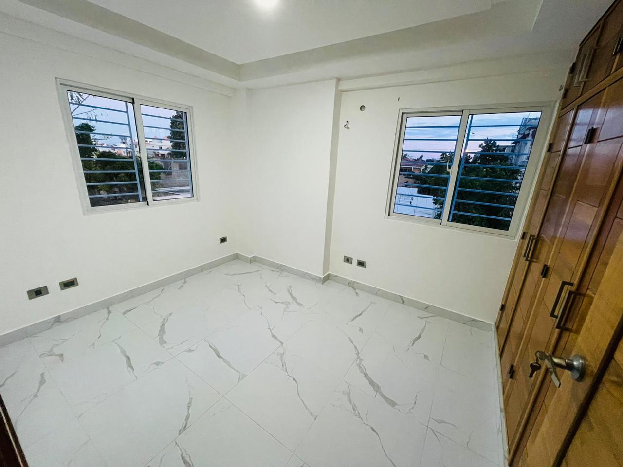 Apartamento en Prado Oriental 2do Piso con Amplia Terraza Prox. Al Lis Foto 7218293-6.jpg