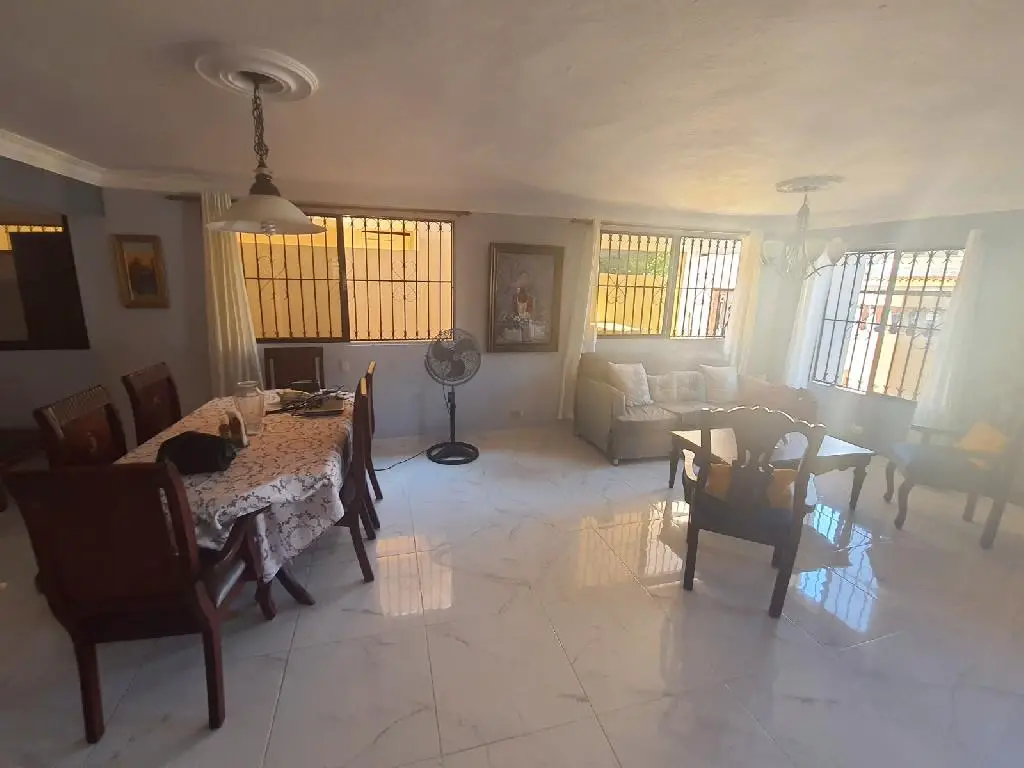 Vendo excelente casa de 2 niveles en zona residencial en la Independen Foto 7218479-5.jpg