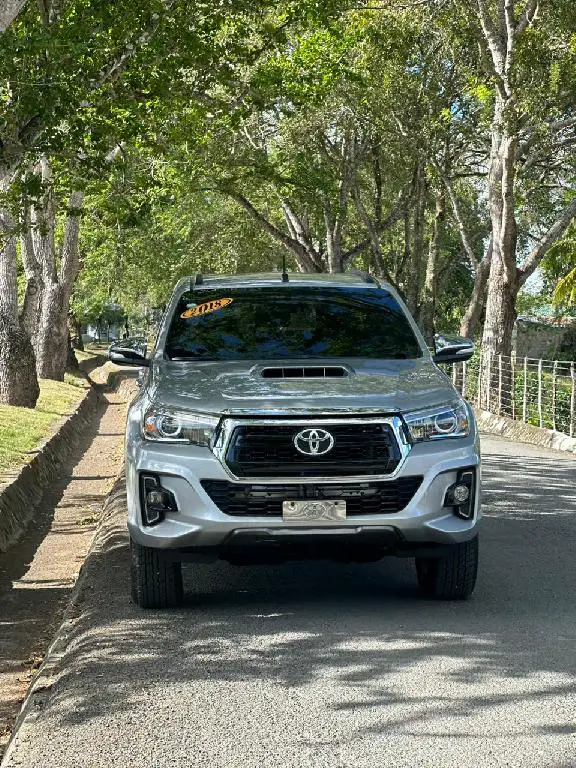 Toyota Hilux SRV 2018 · FINANCIAMIENTO DISPONIBLE✅ Foto 7219206-2.jpg