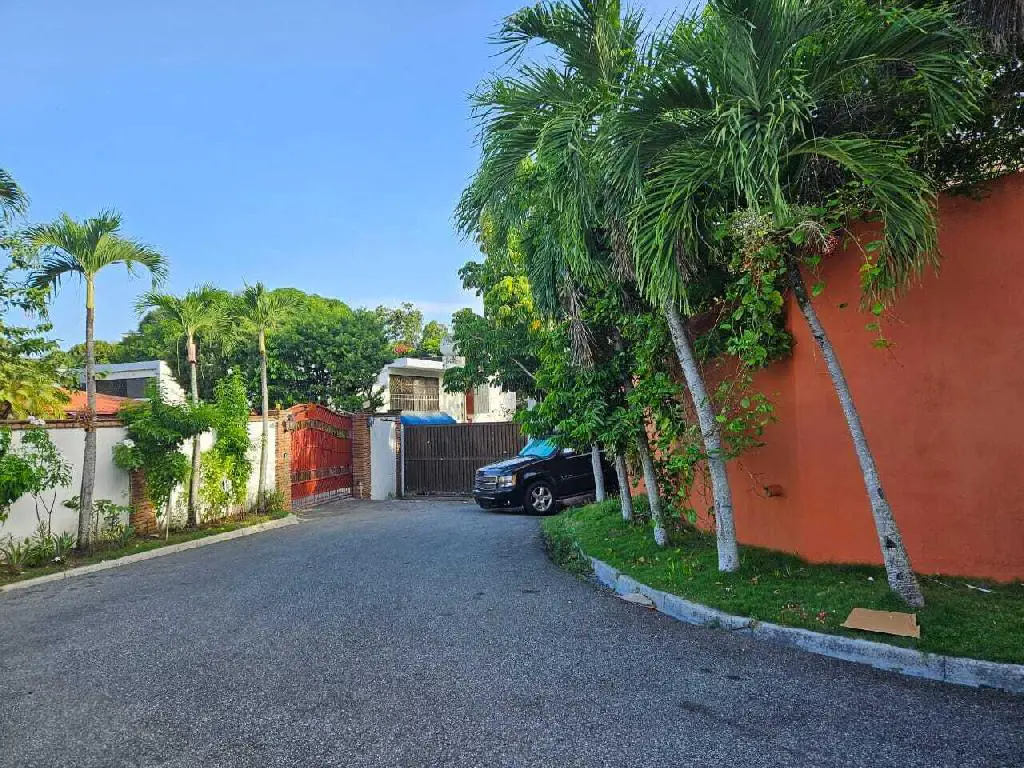 Casa antigua pero fuerte estructura para remodelar y convertir en ofic Foto 7219419-2.jpg