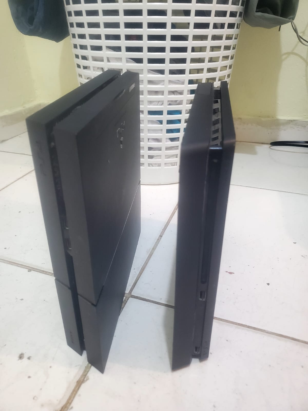 VENDO 2 PS4 1 SLIM UN FAT Foto 7220360-1.jpg