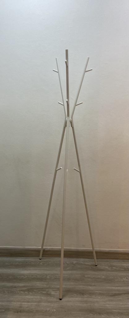 Tendederos de pedestal Blancos usados como nuevos. Oficina Spa Estétic Foto 7220542-2.jpg