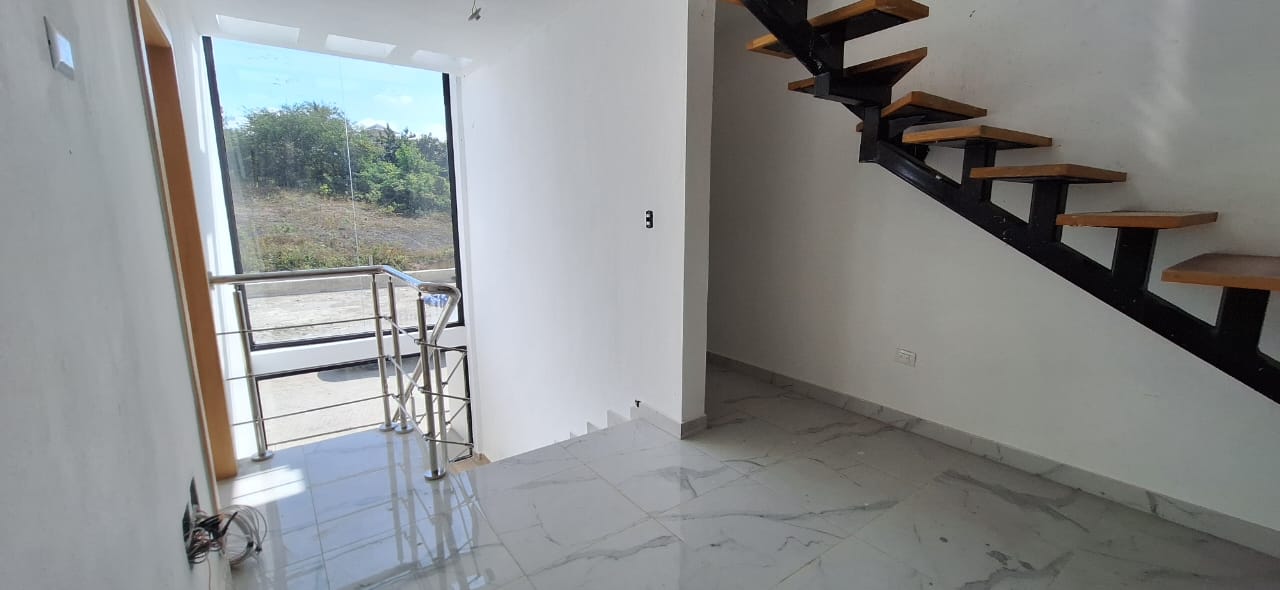 Se vende una casa en Arroyo Hondo III de 3 Niveles Nueva Foto 7220865-9.jpg