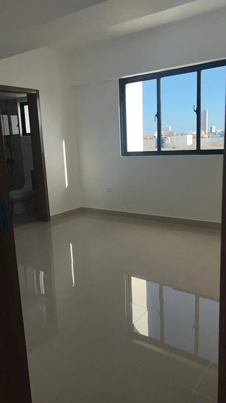 APARTAMENTO AMPLIO Y HERMOSO EN ALQUILER UBICADO EN EL SECTOR EL MILLO Foto 7220933-3.jpg