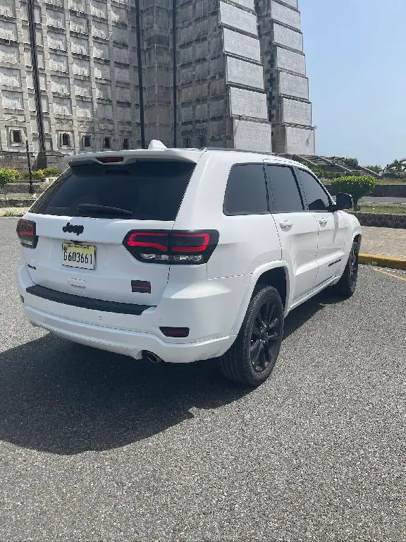 2018 Jeep Grand Cherokee Altitude Sport Utility 4D   -56 millas de fáb Foto 7220976-2.jpg