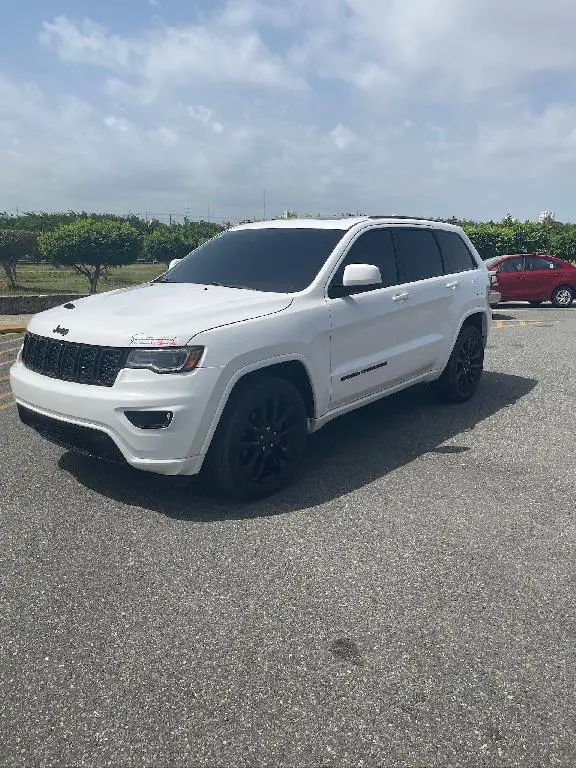 2018 Jeep Grand Cherokee Altitude Sport Utility 4D   -56 millas de fáb Foto 7220976-3.jpg