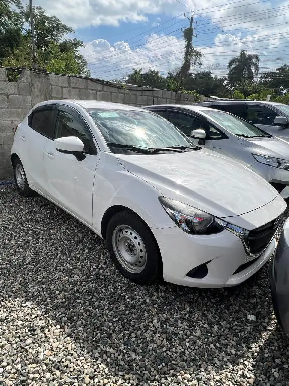 Mazda Demio 2017  en Santo Domingo Este Foto 7221096-1.jpg