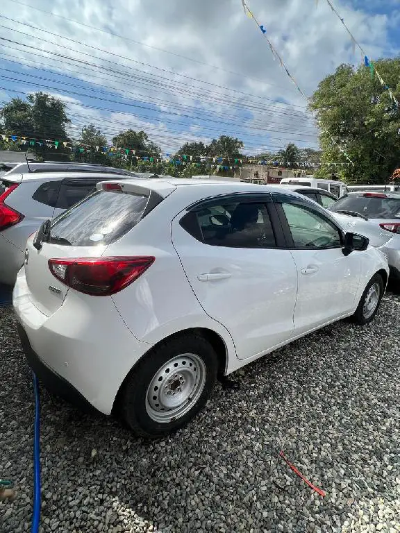 Mazda Demio 2017  en Santo Domingo Este Foto 7221096-3.jpg