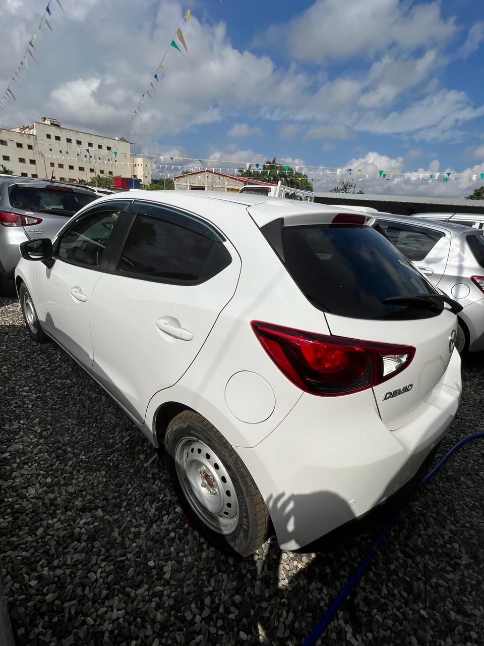 Mazda Demio 2017  en Santo Domingo Este Foto 7221096-4.jpg