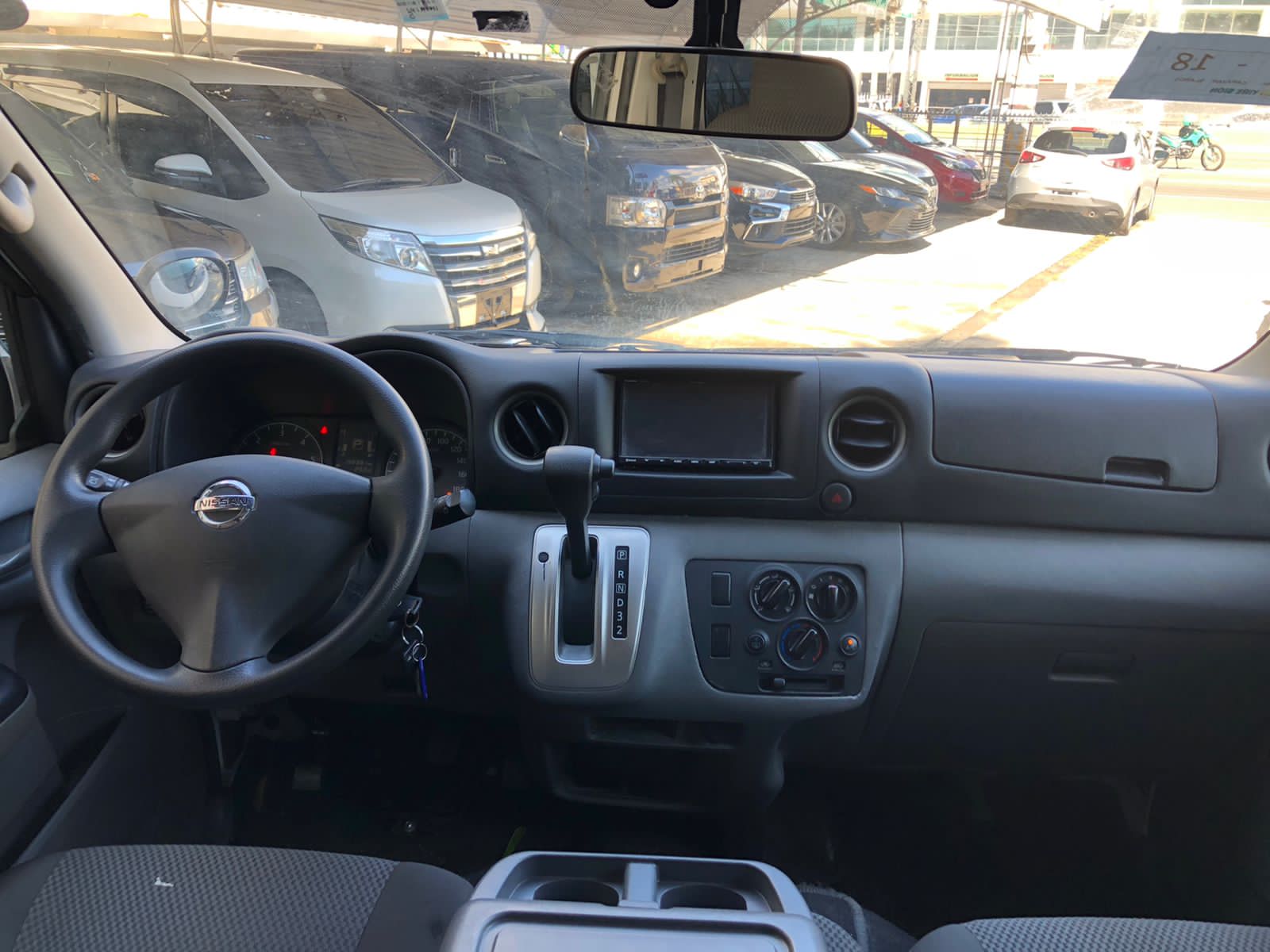 Nissan caravan 2018 diesel automática en Santo Domingo Este Foto 7221098-4.jpg