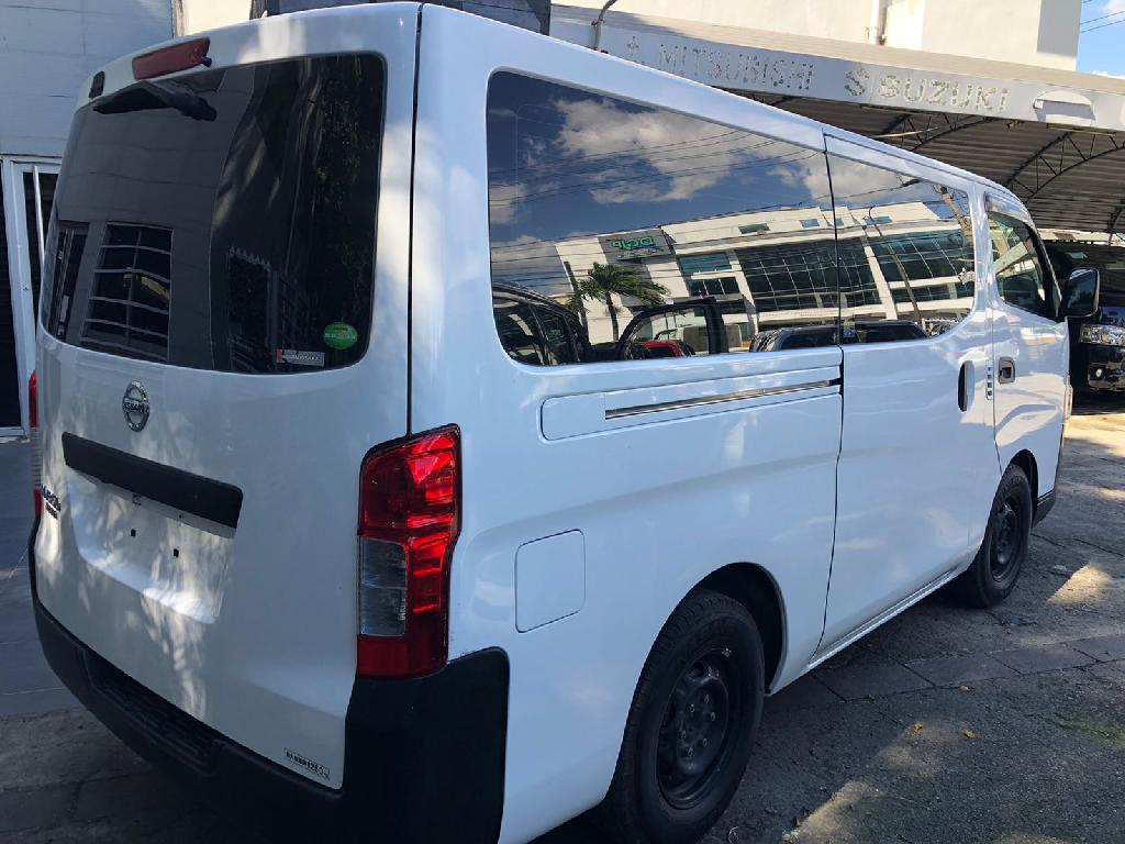 Nissan caravan 2018 diesel automática en Santo Domingo Este Foto 7221098-7.jpg