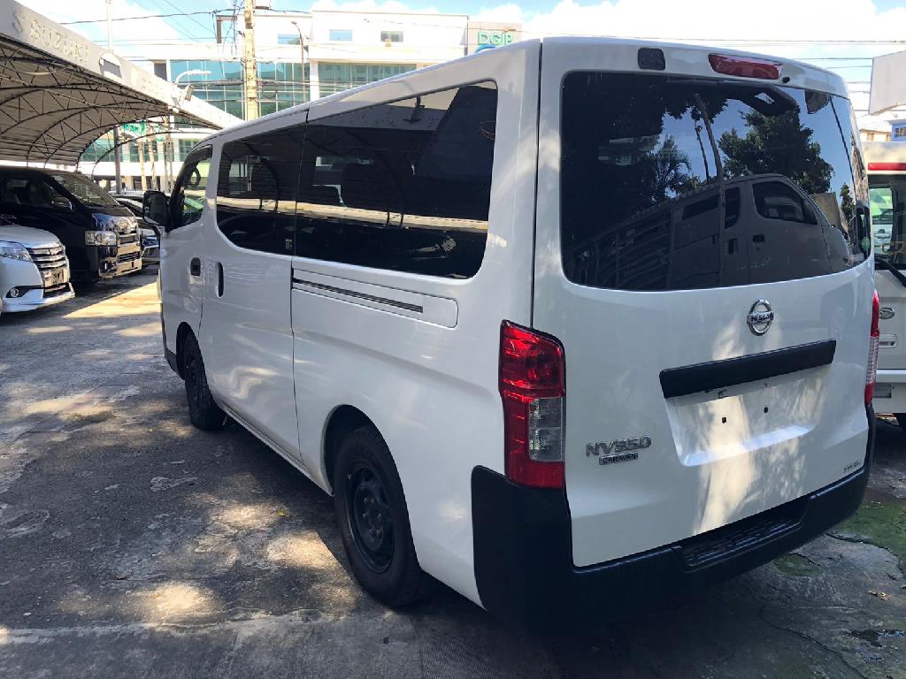 Nissan caravan 2018 diesel automática en Santo Domingo Este Foto 7221098-8.jpg
