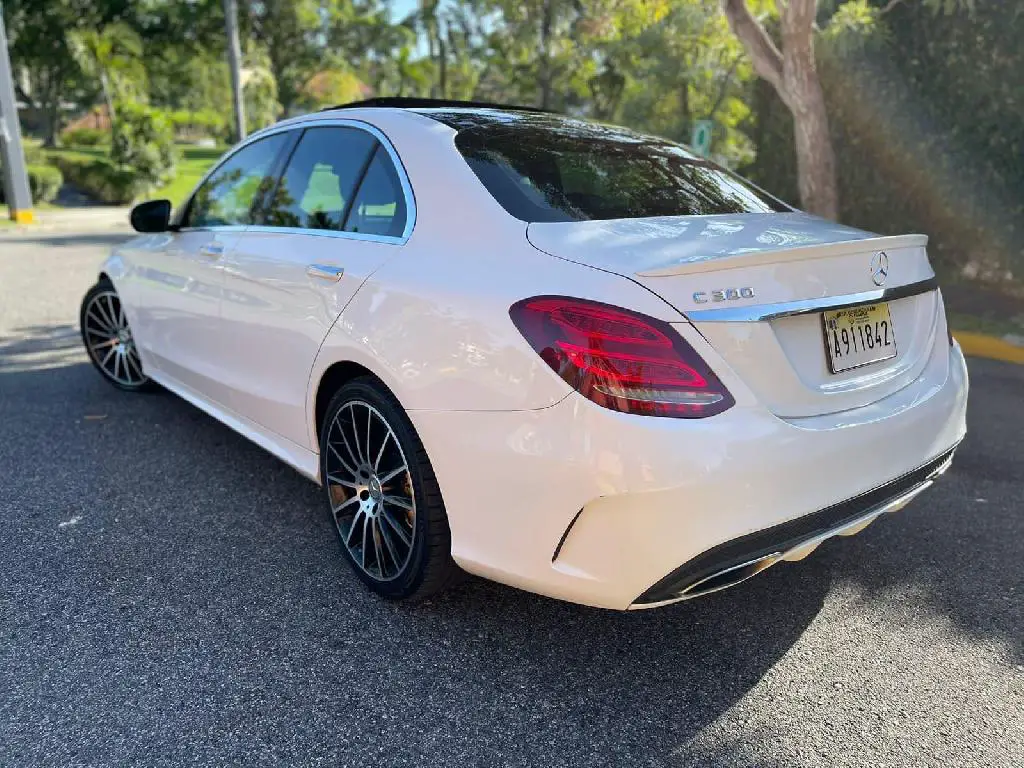 Oferta Mercedes C300 / 2015 en Santo Domingo DN Foto 7222148-2.jpg