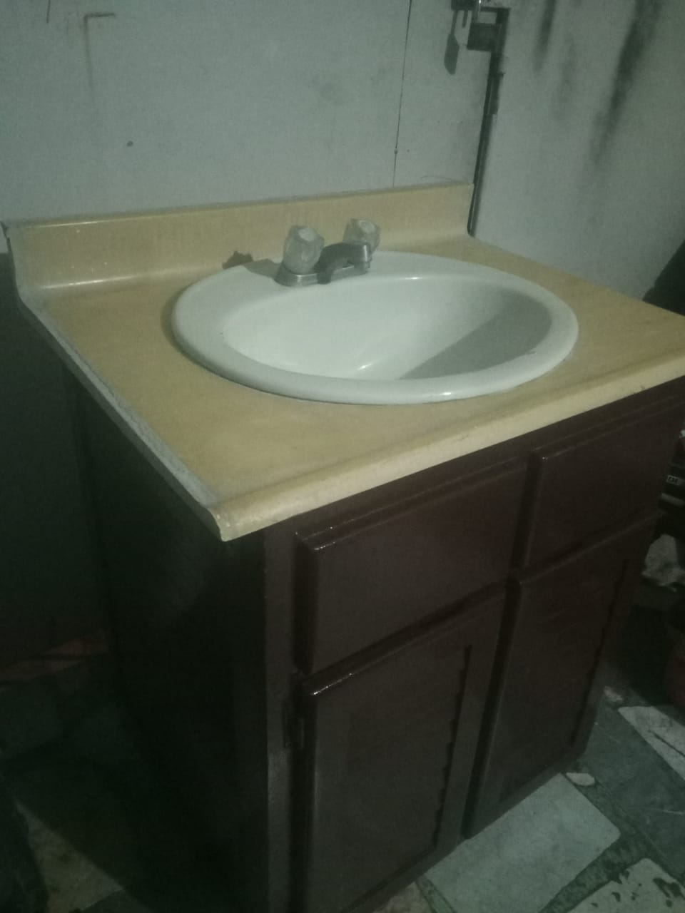 lava mano con mueble en caoba. en La Romana Foto 7222479-5.jpg