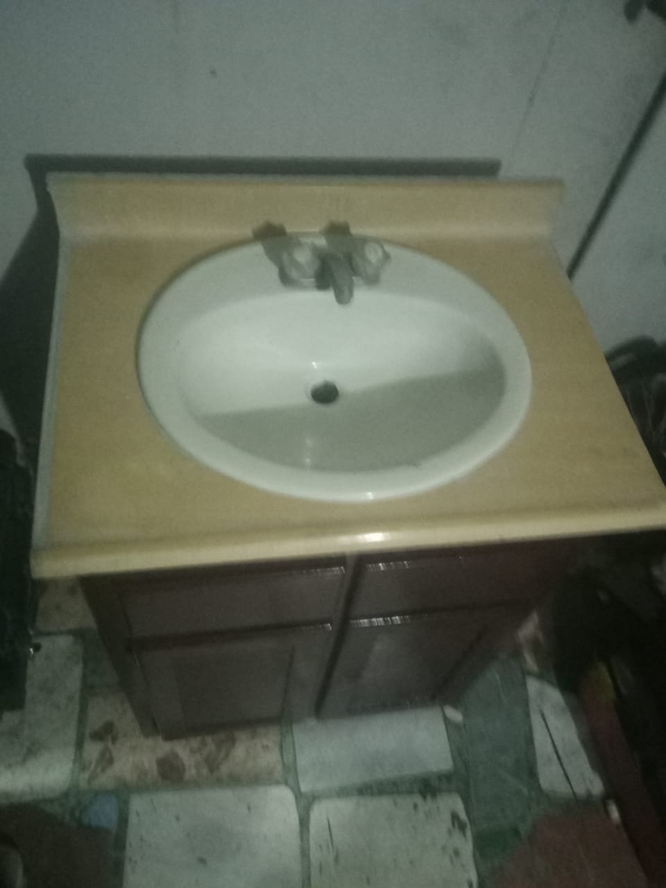lava mano con mueble en caoba. en La Romana Foto 7222479-8.jpg