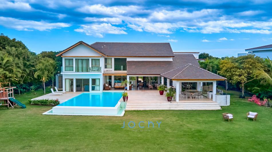 Jochy Real Estate vende villa en Casa de Campo La Romana R.D Foto 7223435-8.jpg