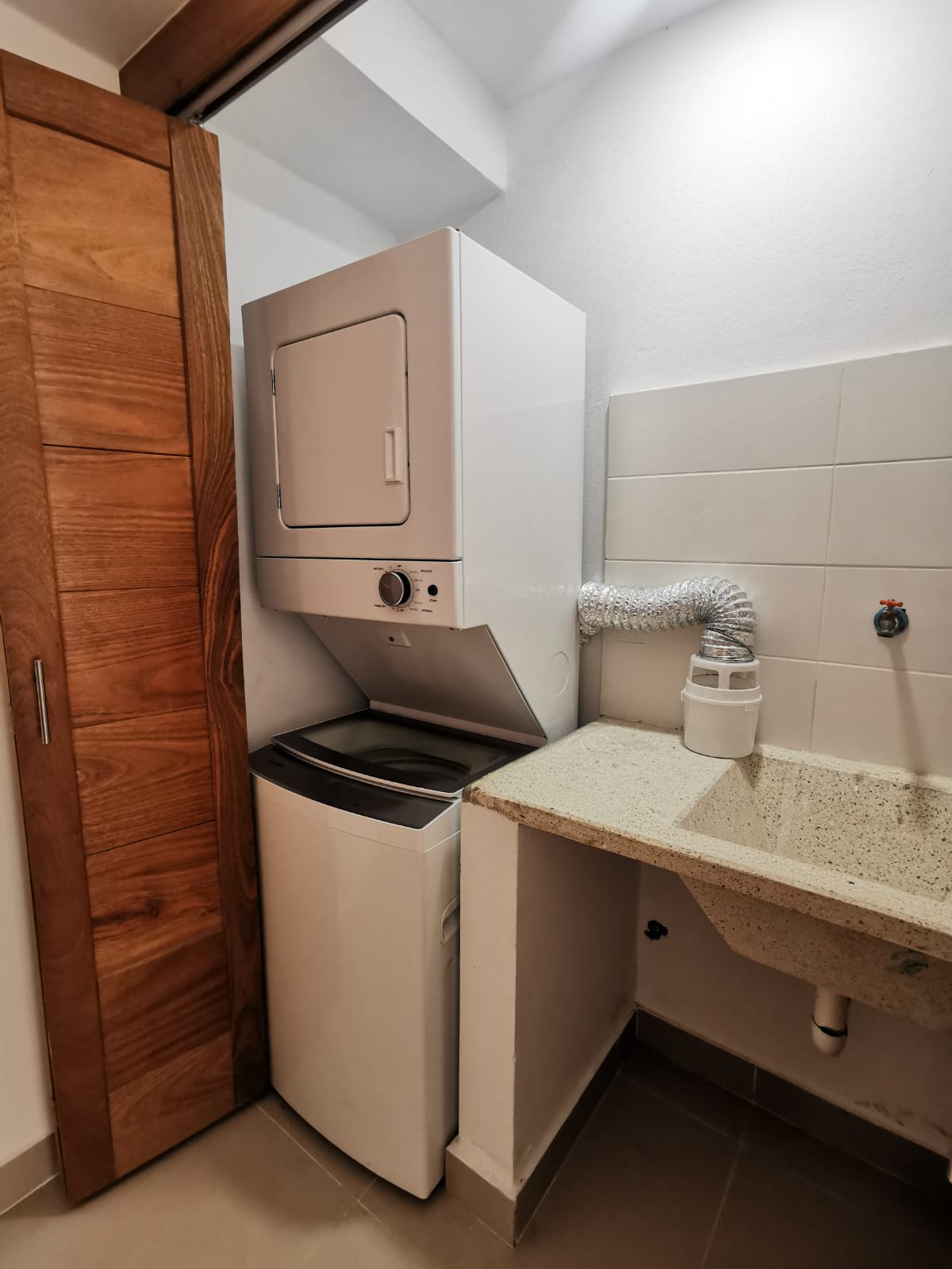 Apartamento en alquiler con línea blanca Evaristo Morales a una esquin Foto 7224015-2.jpg