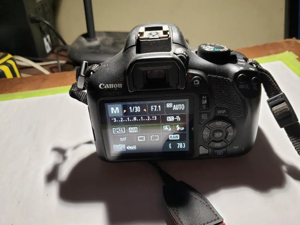 Canon EOS 1300D Foto 7226291-2.jpg