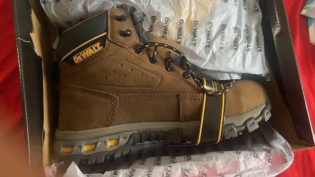 Vendo botas de seguridad Marca Dewalt size 8W Foto 7226439-1.jpg