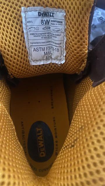 Vendo botas de seguridad Marca Dewalt size 8W Foto 7226439-2.jpg