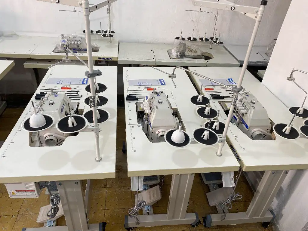maquina de coser indusltrial mero Foto 7226728-7.jpg