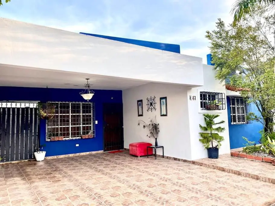 Casa Totalmente Remodelada en Res. Carmen María Ave. República de Colo Foto 7226778-1.jpg