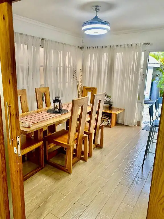 Casa Totalmente Remodelada en Res. Carmen María Ave. República de Colo Foto 7226778-7.jpg