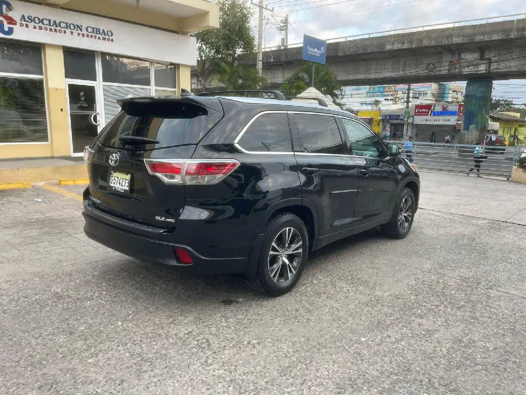 vendo toyota hailander 2016 XLE  en Santo Domingo Norte Foto 7226967-1.jpg