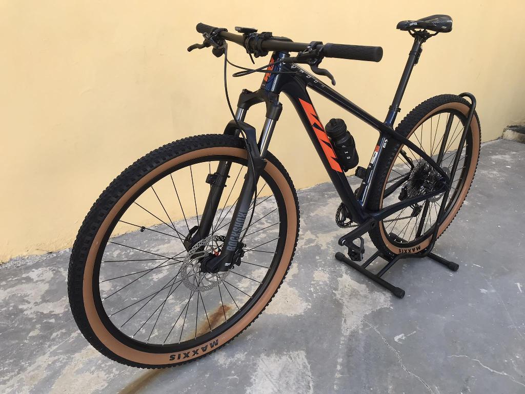 Se Vende bicicleta KMT myroon pro carbon inf whatsapp 829-267-4915 Foto 7227349-5.jpg