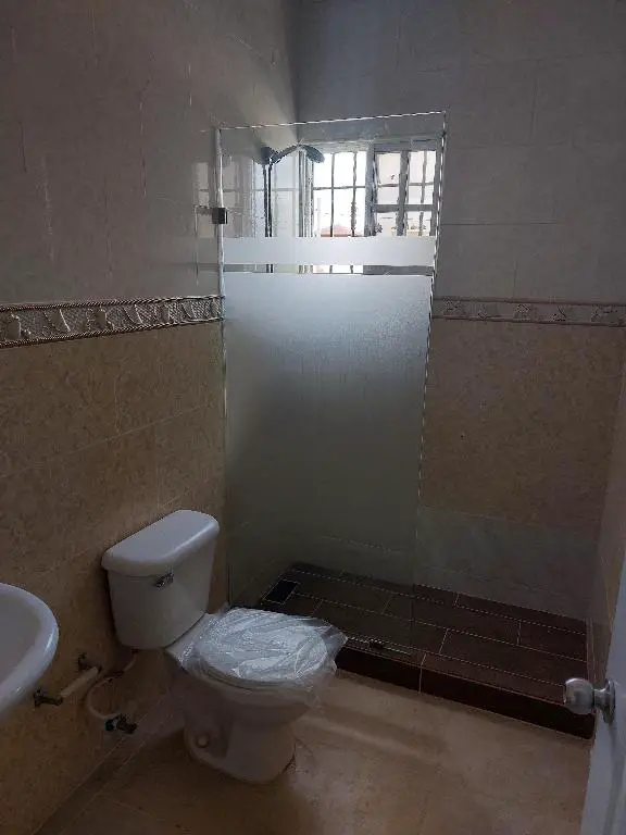 Alquilo Apartamento 3er Nivel con 3 Habs 2 Baños y 2 Parqueos Foto 7227631-10.jpg