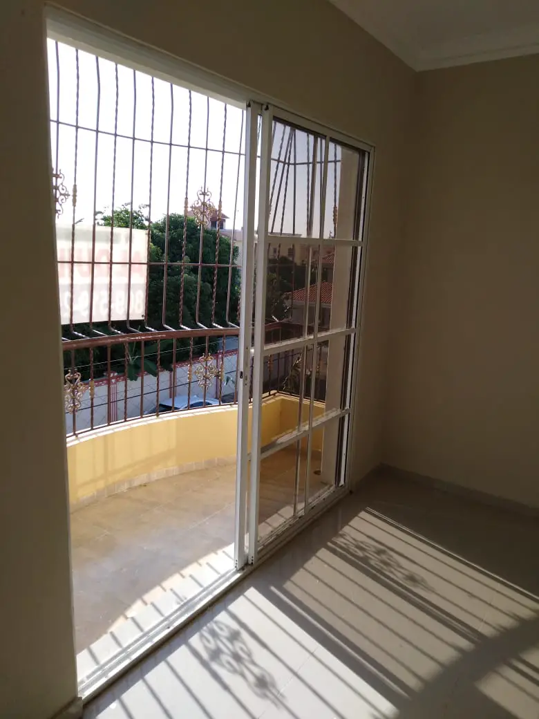 Alquilo Apartamento 3er Nivel con 3 Habs 2 Baños y 2 Parqueos Foto 7227631-2.jpg