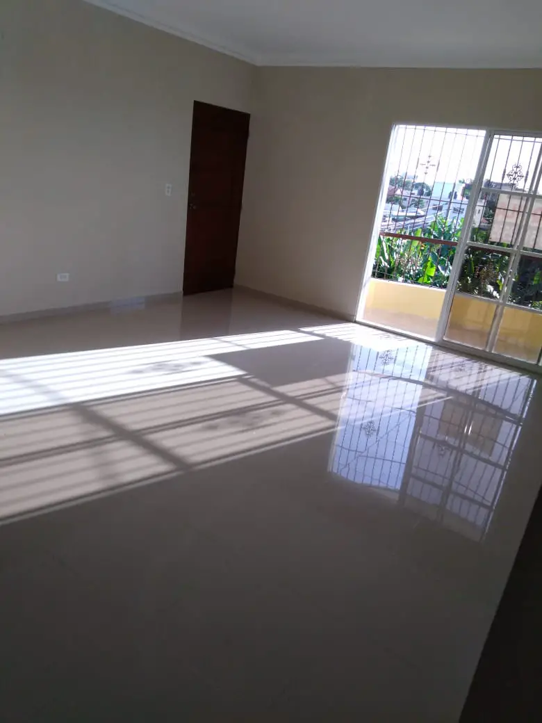Alquilo Apartamento 3er Nivel con 3 Habs 2 Baños y 2 Parqueos Foto 7227631-3.jpg