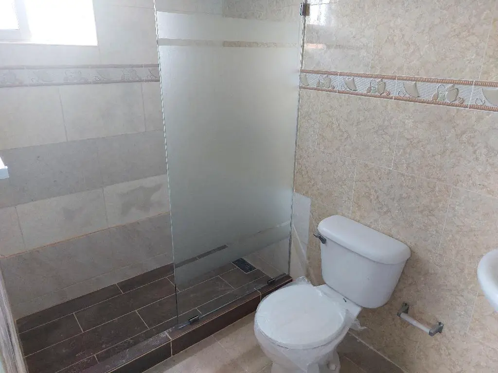 Alquilo Apartamento 3er Nivel con 3 Habs 2 Baños y 2 Parqueos Foto 7227631-9.jpg