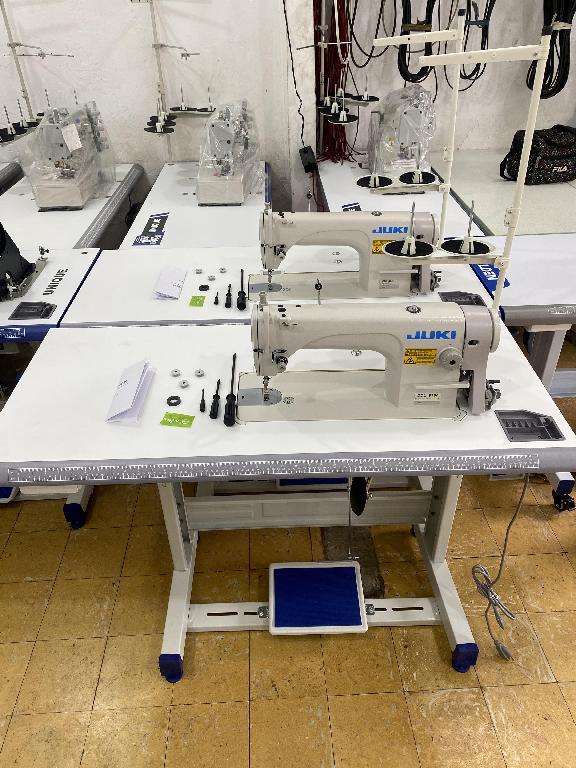 Máquina de coser industrial plana  Foto 7227860-1.jpg