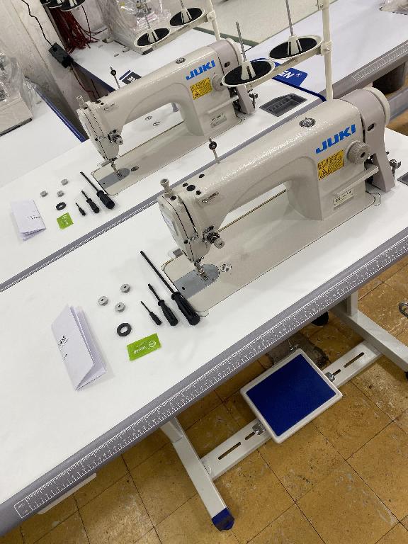 Máquina de coser industrial plana  Foto 7227860-2.jpg