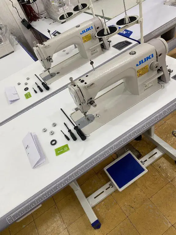 Maquina de coser industrial plana juki Foto 7227860-2.jpg