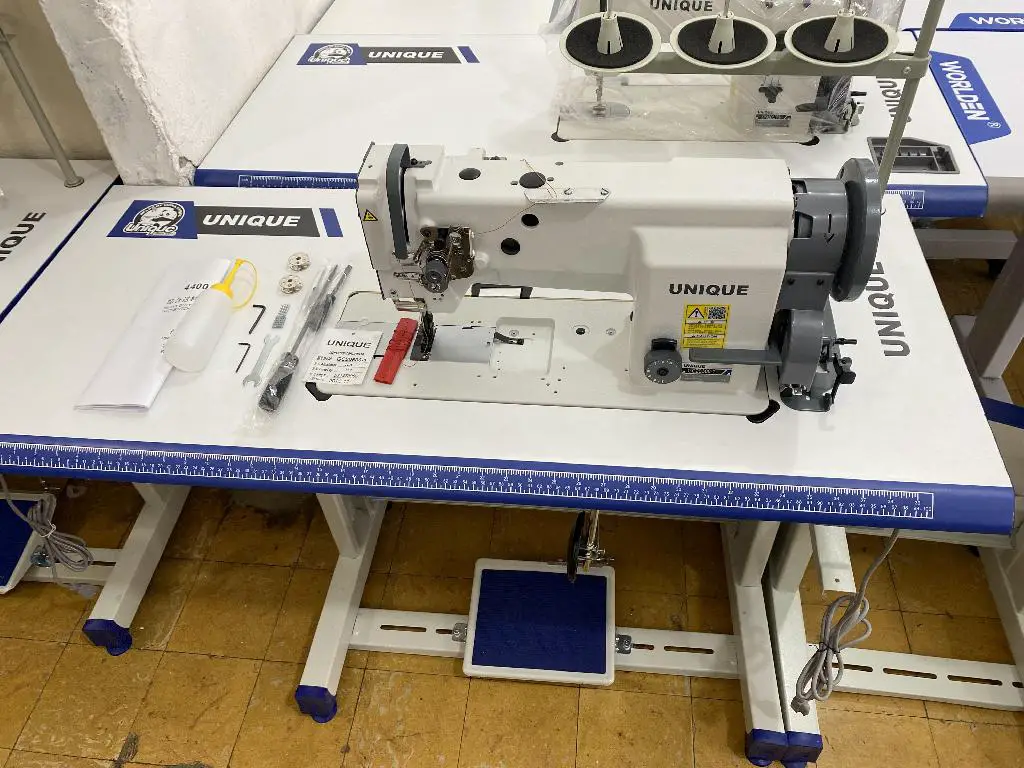 maquina de coser industrial triple transporte 2 aguja Foto 7227866-2.jpg