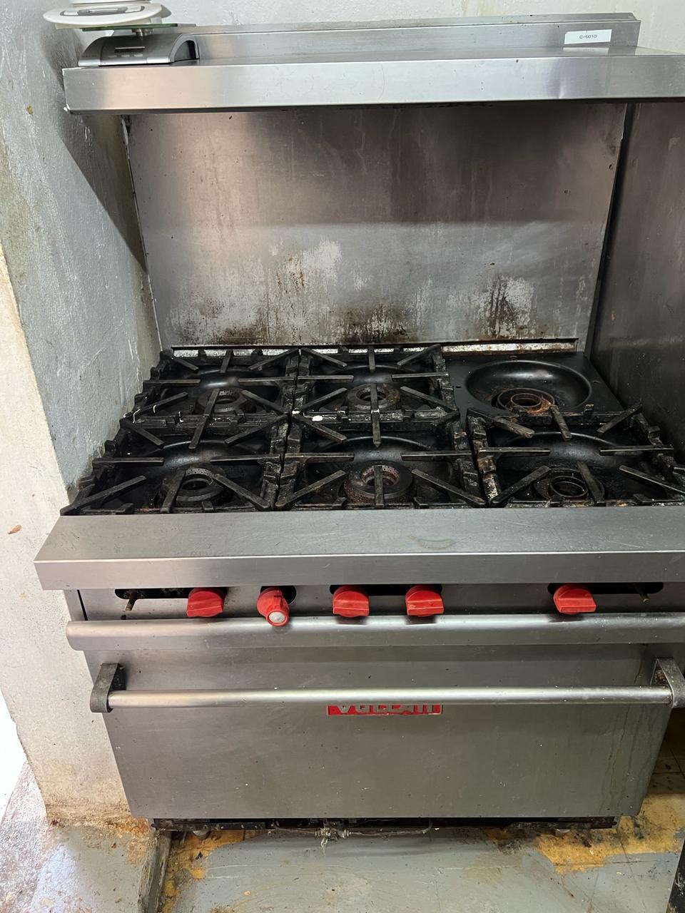 Estufa con horno industrial Vulcan 6 hornillas Foto 7228324-2.jpg