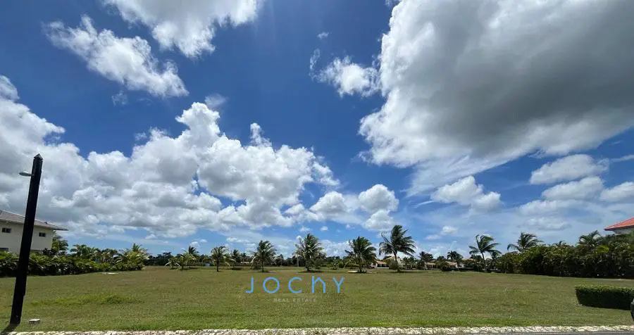 Jochy Real Estate vende terreno en La Estancia Golf Resort La Romana R Foto 7228638-4.jpg