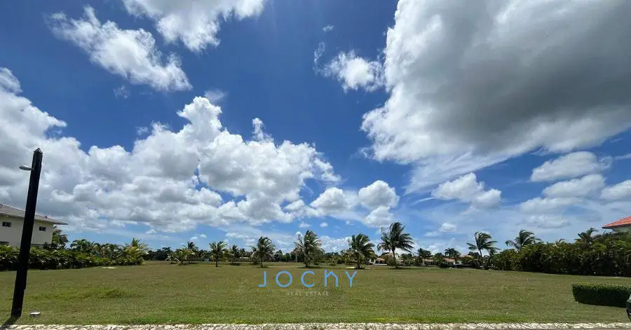 Jochy Real Estate vende terreno en La Estancia Golf Resort La Romana R Foto 7228638-5.jpg