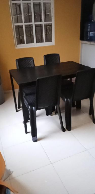 Comedor de 4 sillasMesa Ikea en Santo Domingo Oeste Foto 7228721-2.jpg