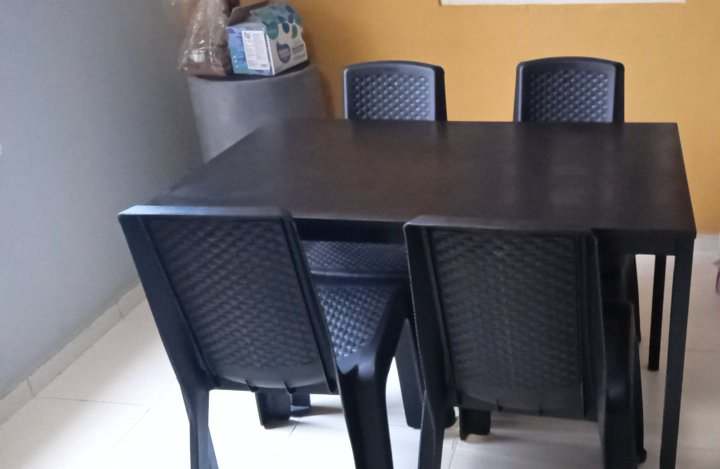 Comedor de 4 sillasMesa Ikea en Santo Domingo Oeste Foto 7228721-3.jpg