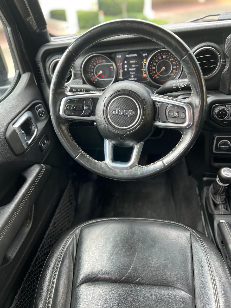 Requena dealer se  vende Jeep el Gladiador  Foto 7228745-4.jpg