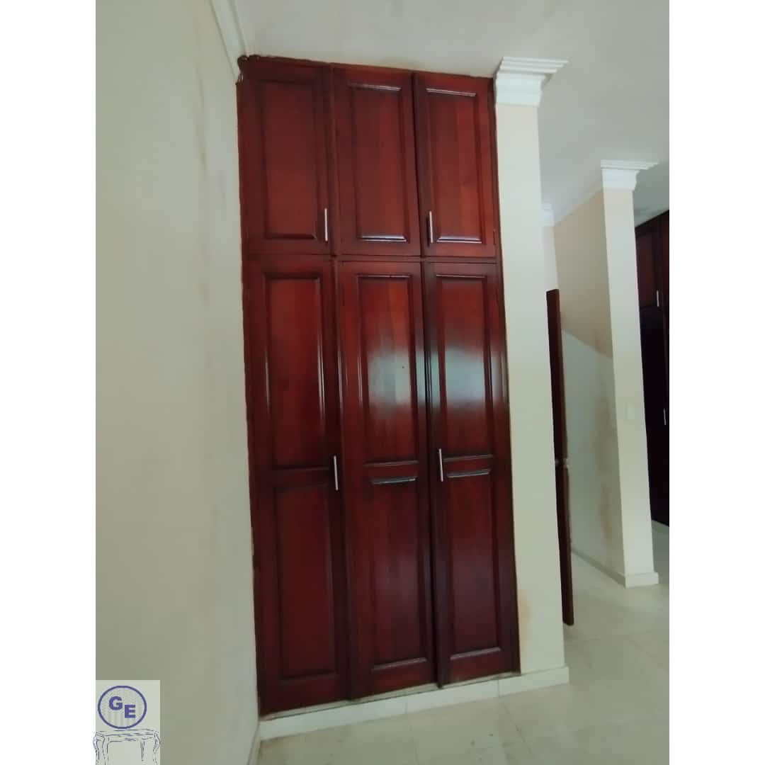 Puertas para closet pequeño en madera COTIZA CON NOSOTROS Foto 7228753-1.jpg