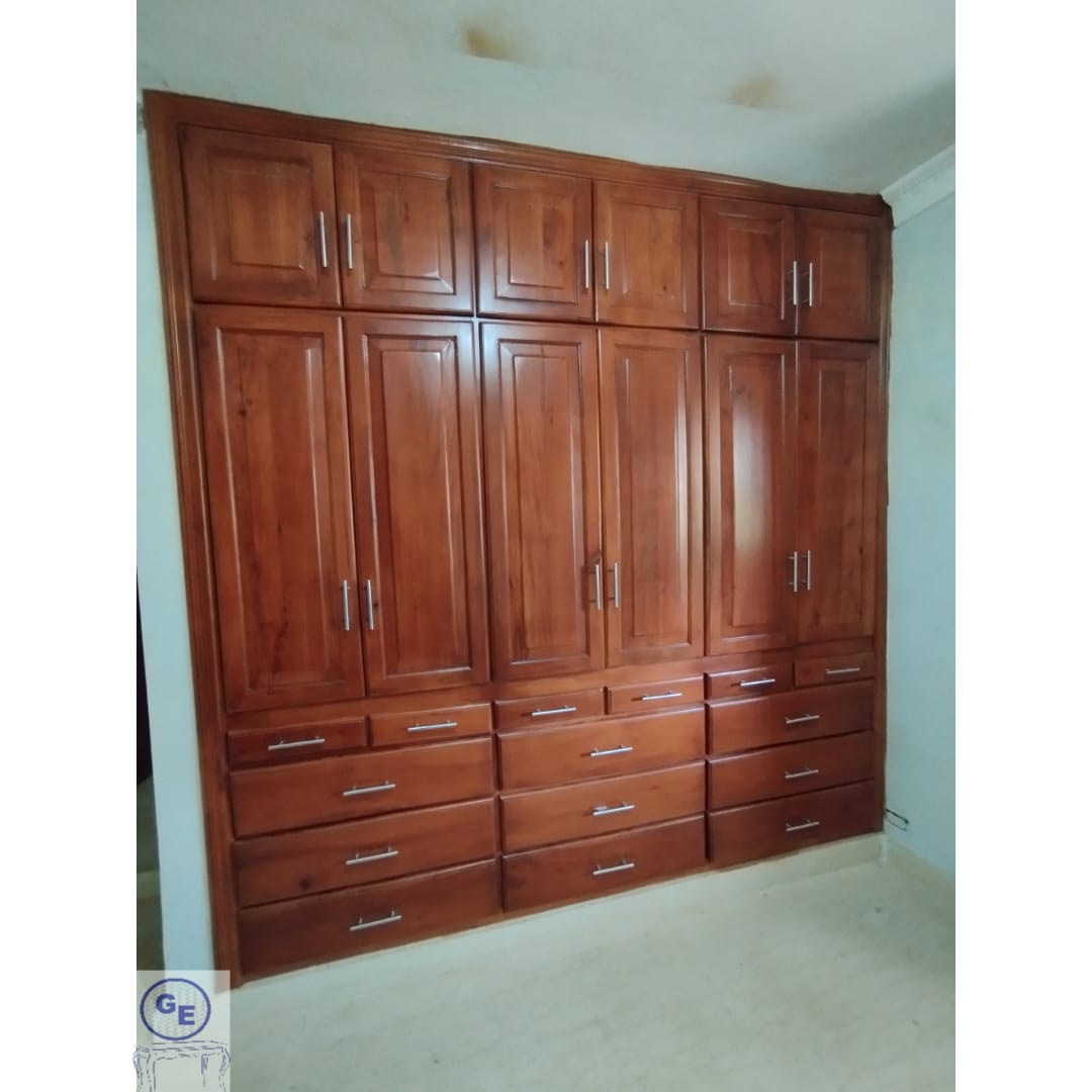 Closet en madera de caoba  Foto 7228757-1.jpg