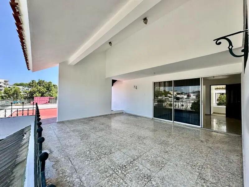 EN VENTA AMPLIA CASA CON PATIO   EN LA CASTELLANA Foto 7228928-3.jpg