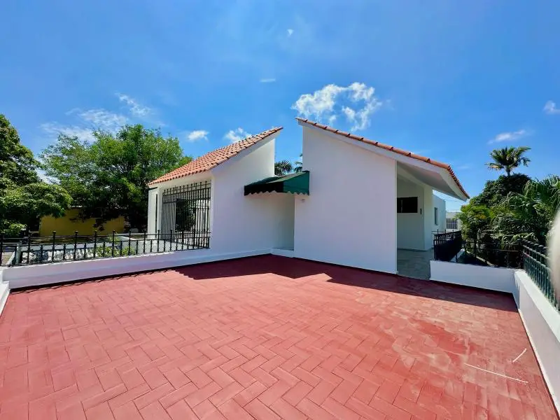 EN VENTA AMPLIA CASA CON PATIO   EN LA CASTELLANA Foto 7228928-5.jpg