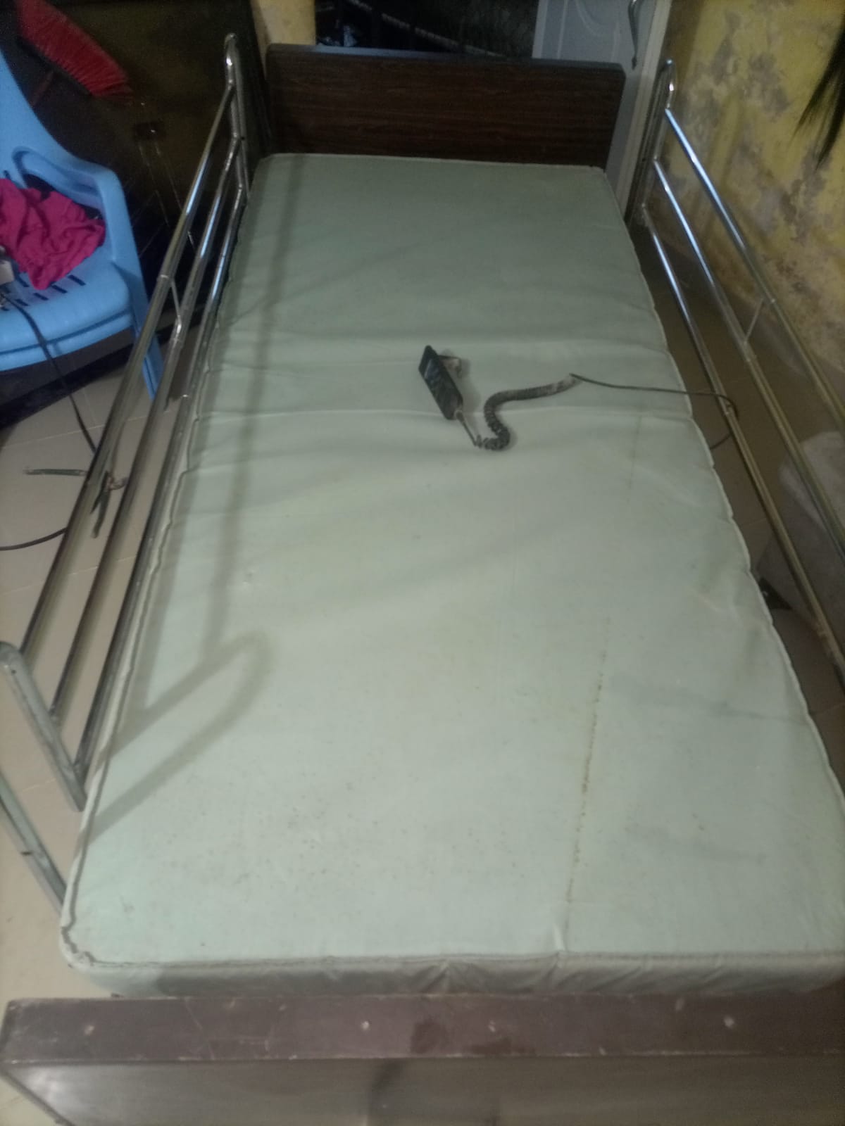 Cama de posición electrica y manual también tenemos colchones anti esc Foto 7228969-3.jpg