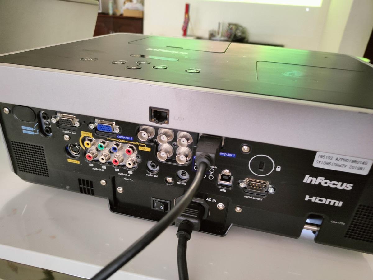 Proyector Infocus 4000 lumens 1080p HDMI como nuevo Foto 7229109-2.jpg